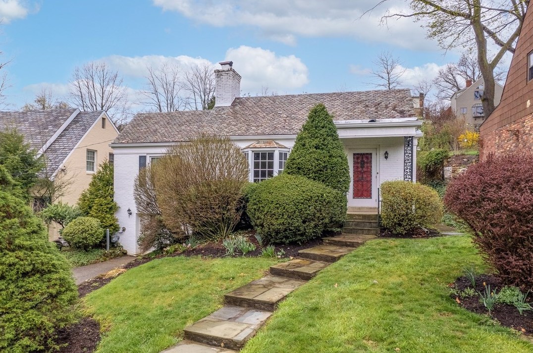 110 Youngwood Rd, Pittsburgh, PA 15228-1119
