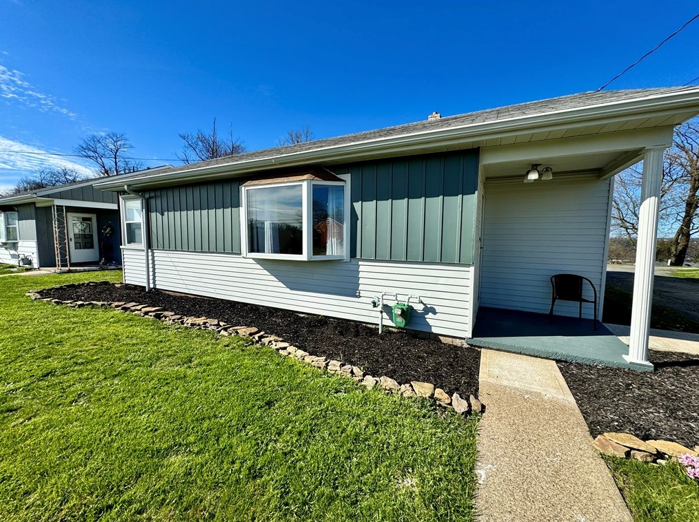 1325 Barkley Rd, Mckeesport, PA 15133-3603