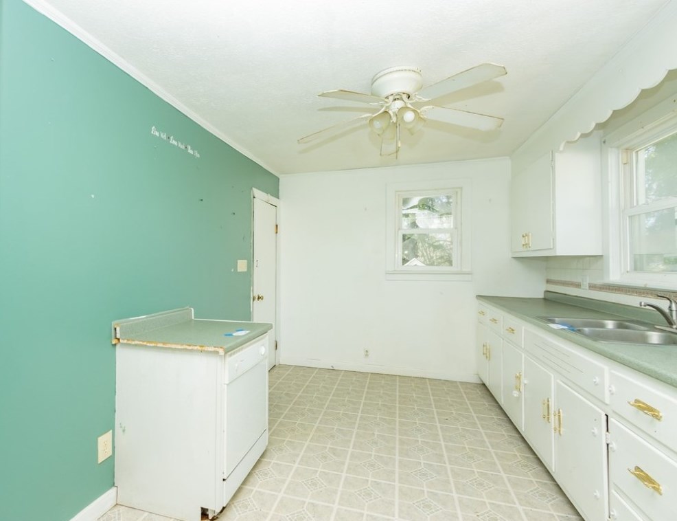 1134 Overlook Dr, Vandergrift PA  15690-6131 exterior