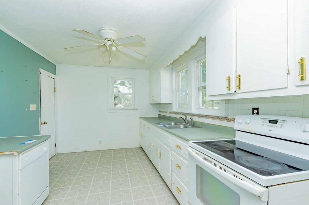 1134 Overlook Dr, Vandergrift PA  15690-6131 exterior