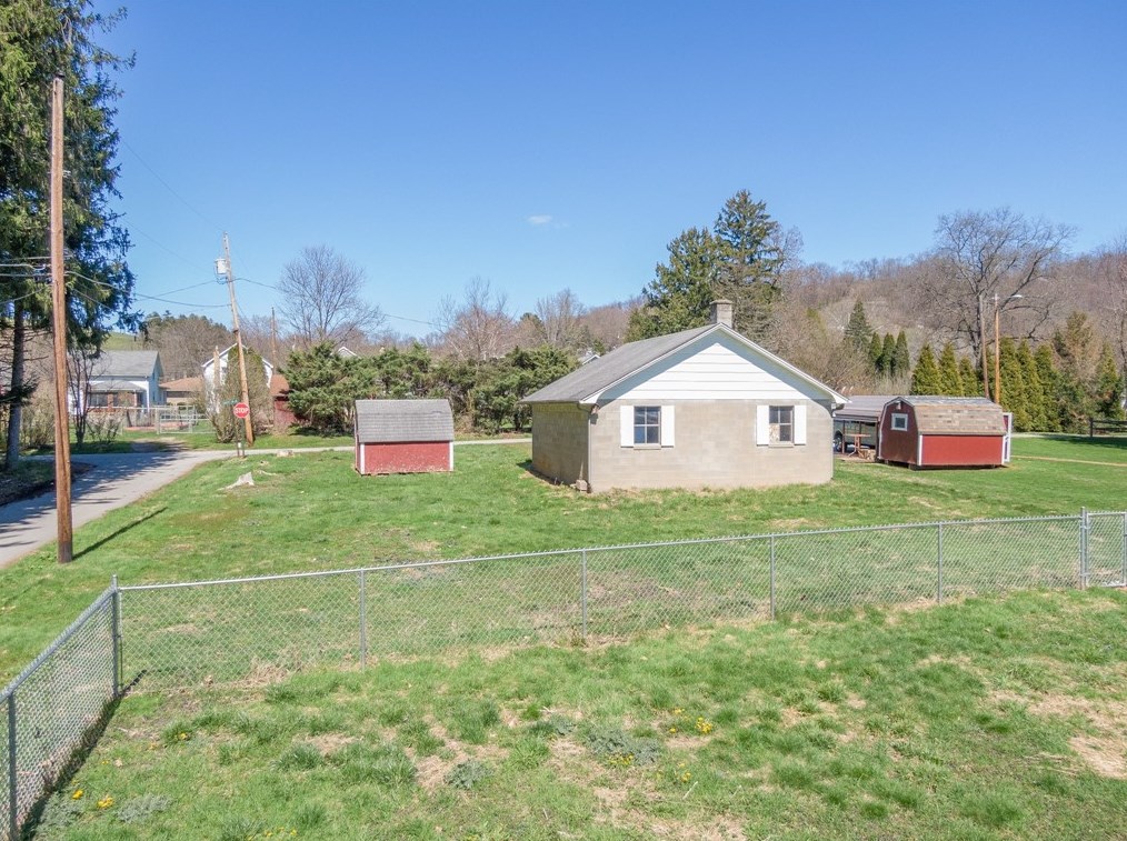 1134 Overlook Dr, Vandergrift PA  15690-6131 exterior