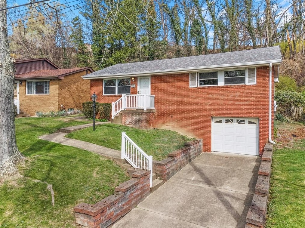 116 Legrande Dr, Pittsburgh, PA 15221-4241