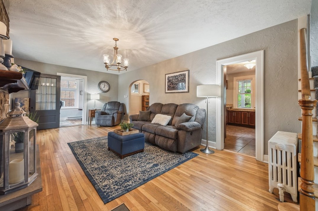 700 Cascade Rd, Pittsburgh PA  15221-4606 exterior