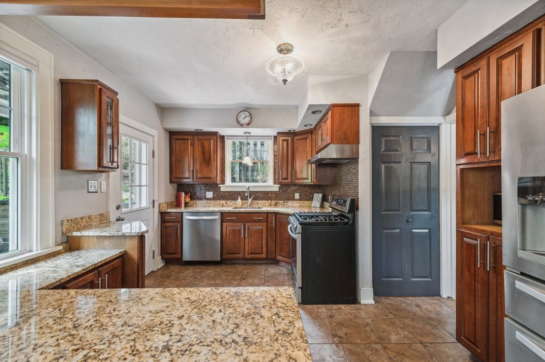 700 Cascade Rd, Pittsburgh PA  15221-4606 exterior