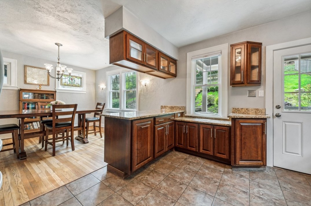 700 Cascade Rd, Pittsburgh PA  15221-4606 exterior