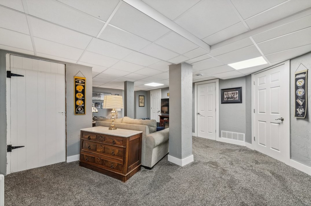 700 Cascade Rd, Pittsburgh PA  15221-4606 exterior