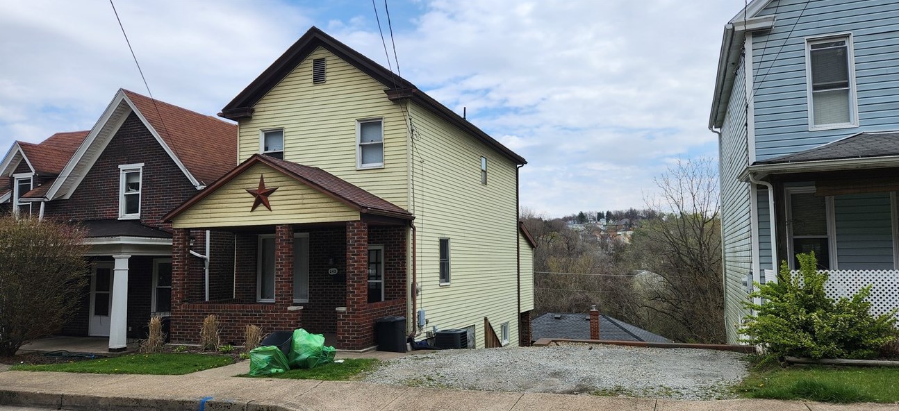 242 N 5th St, Jeannette, PA 15644