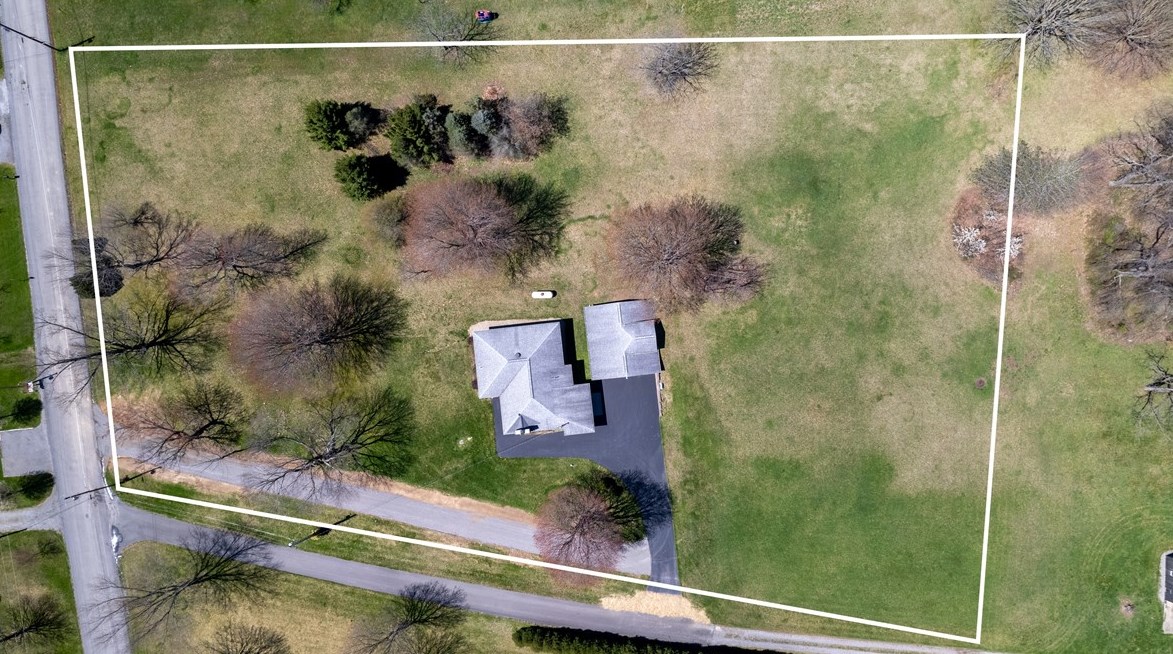 207 Headland Rd, Butler, PA 16002