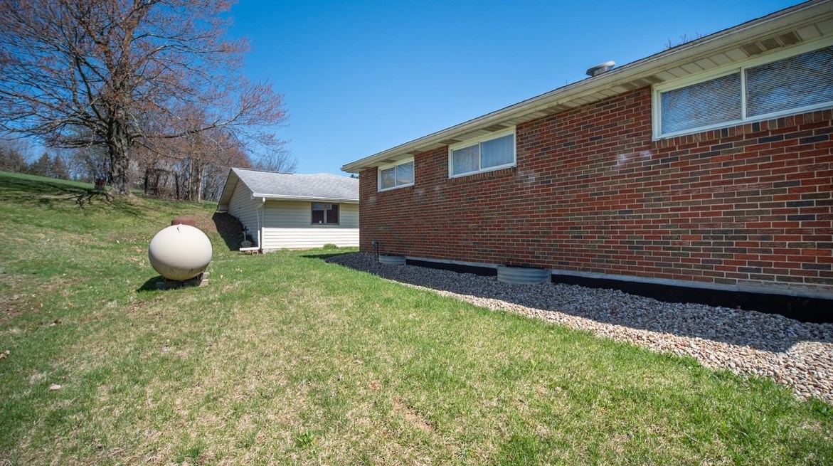 207 Headland Rd, Butler PA  16002-9124 exterior