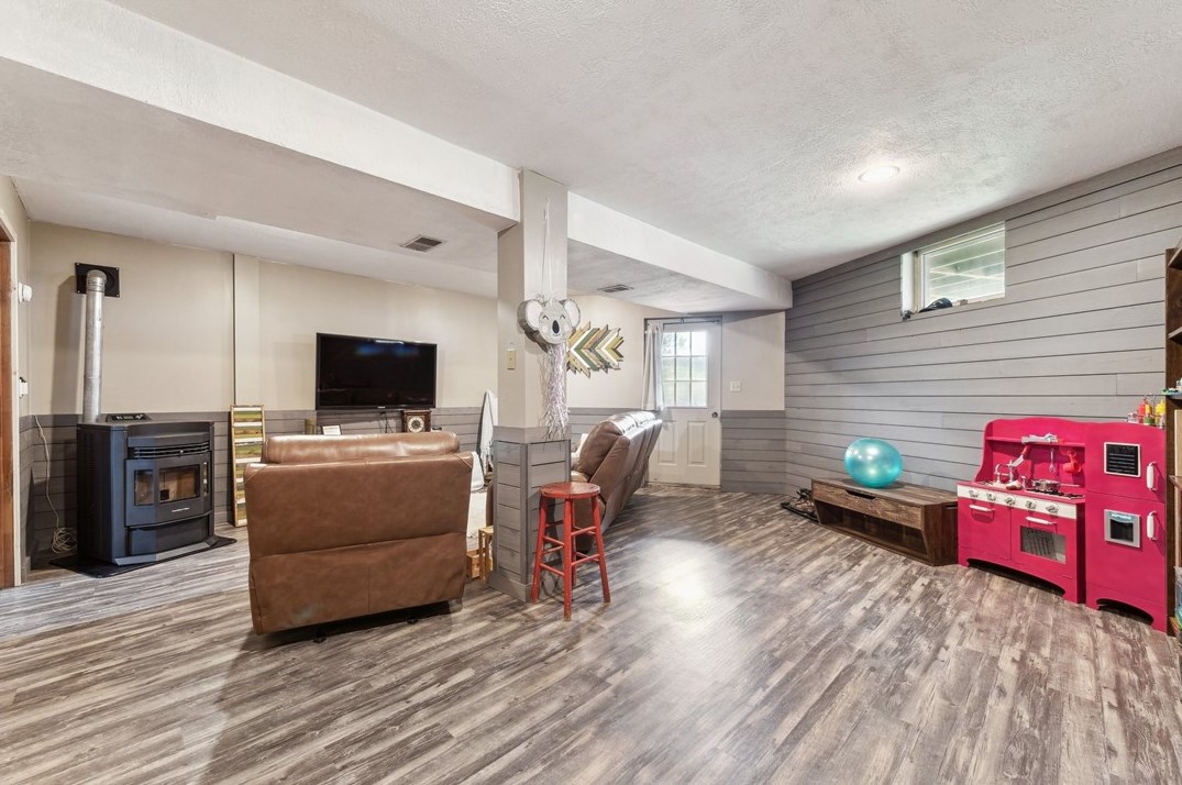 647 Bells Mills Rd, West Newton PA  15089-1842 exterior