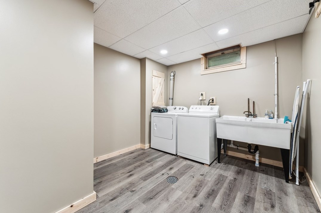 647 Bells Mills Rd, West Newton PA  15089-1842 exterior