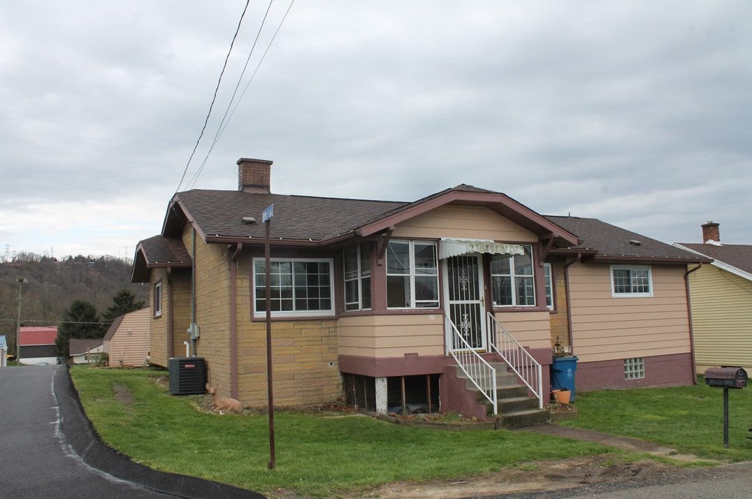 751 Zandona St, New Kensington, PA 15068-2093