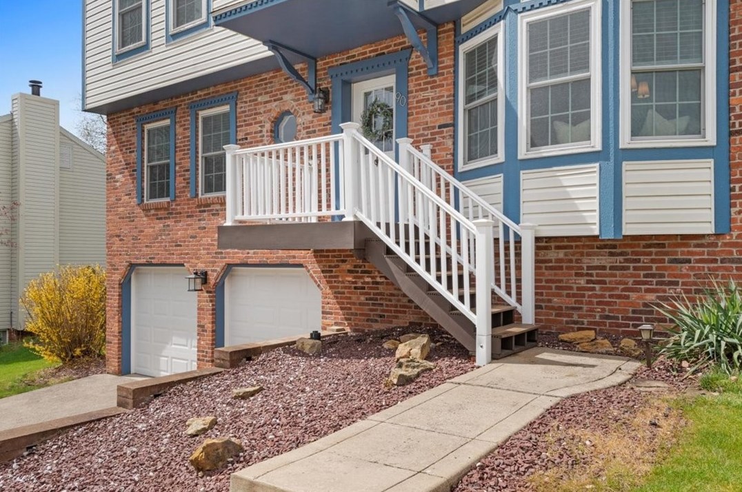 90 Forest Glen Dr, Imperial, PA 15126-9673
