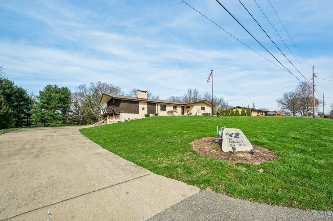 103 Longvue Dr, Harmony, PA 16037
