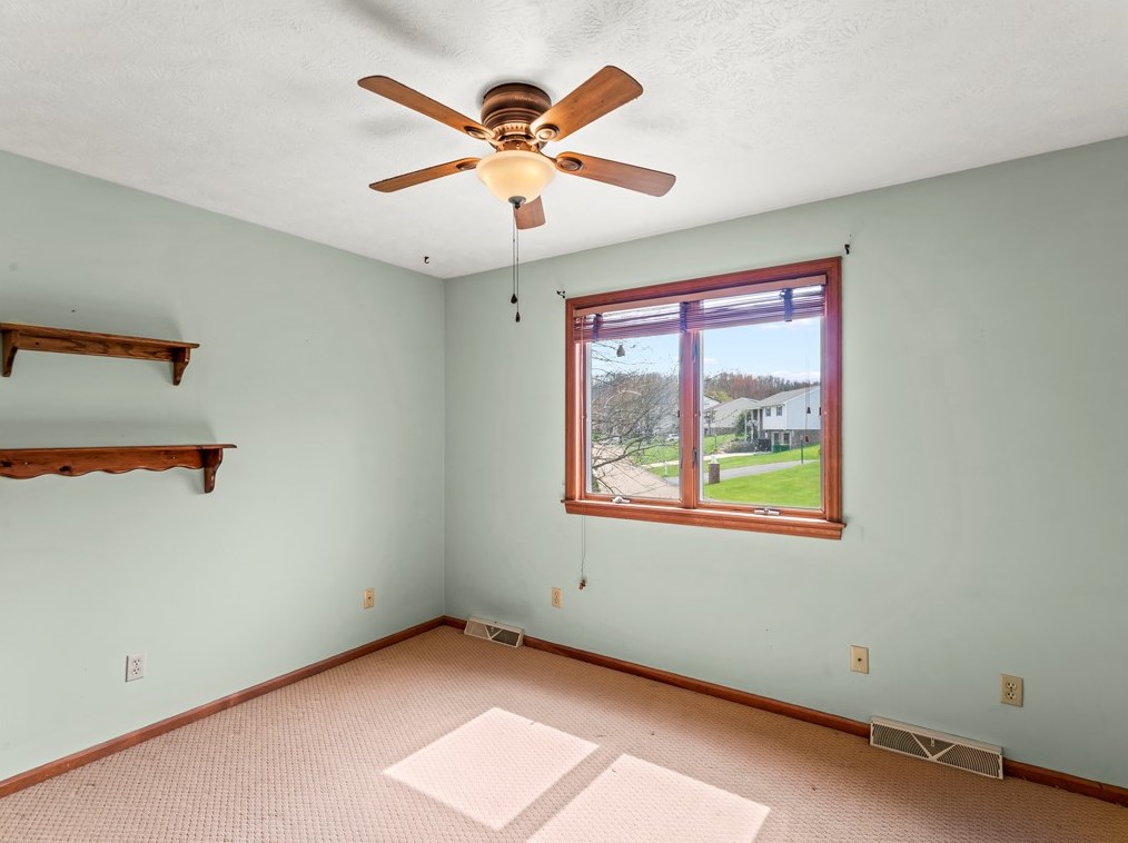 118 Holland Dr, Butler PA  16002-7564 exterior