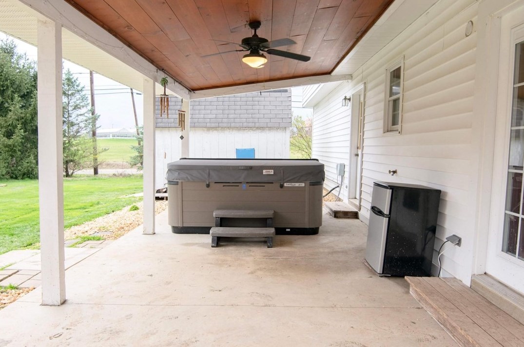 102 Lawrence Ave, Butler PA 16001-2822 exterior