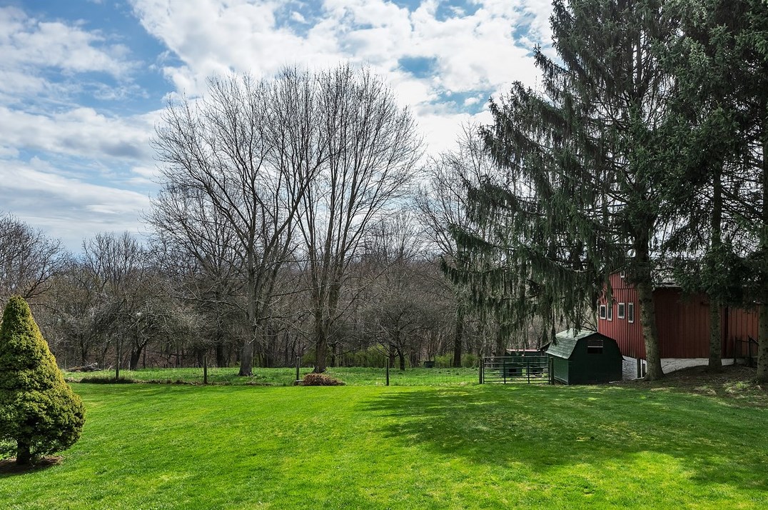 2185 Brighton Rd, Ellwood City, PA 16117