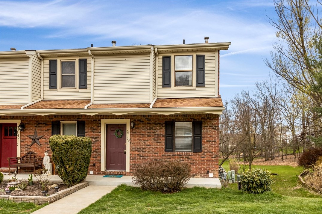 135 Hillvue Dr, Seven Fields, PA 16046