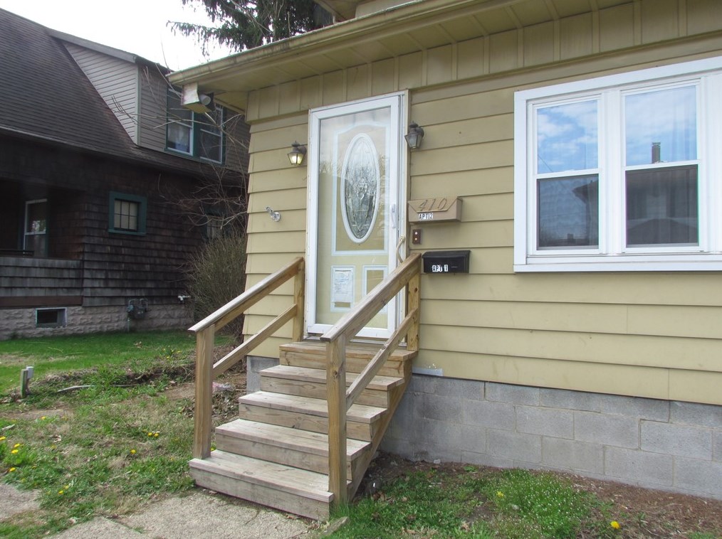 410 Cedar Ave, Hermitage PA  16146-2612 exterior