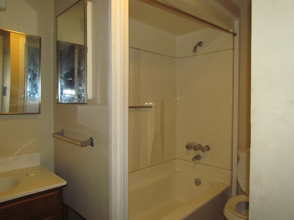 410 Cedar Ave, Hermitage PA  16146-2612 exterior