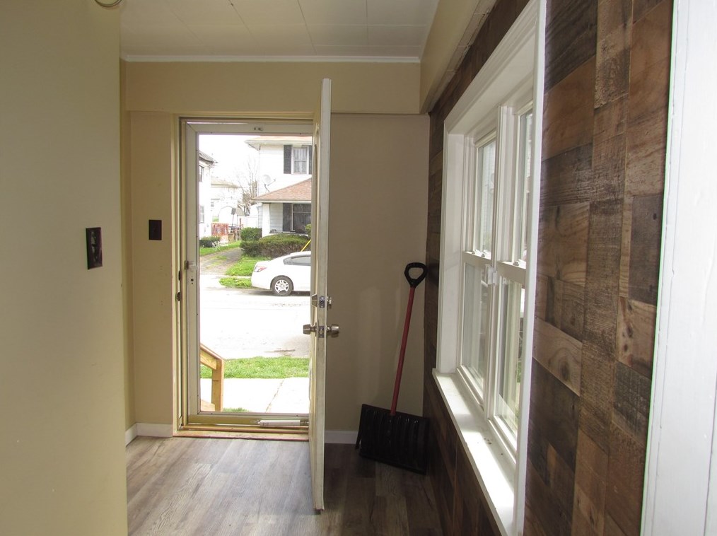 410 Cedar Ave, Hermitage PA  16146-2612 exterior