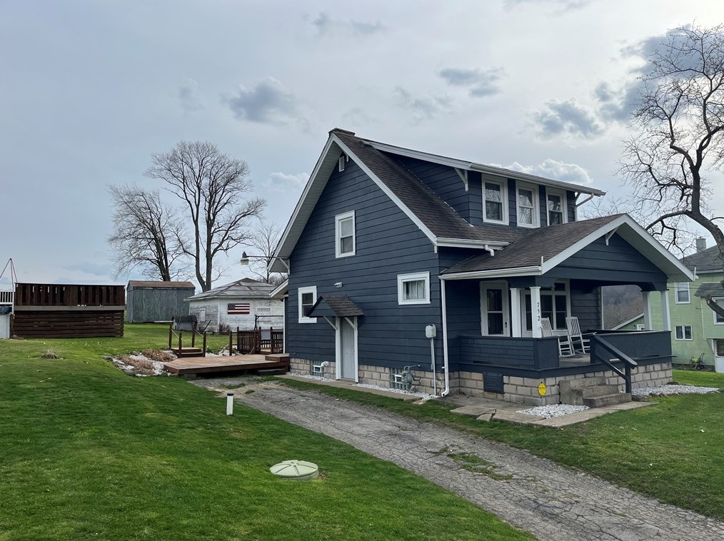 752 Harmony Baptist Rd, New Castle, PA 16101