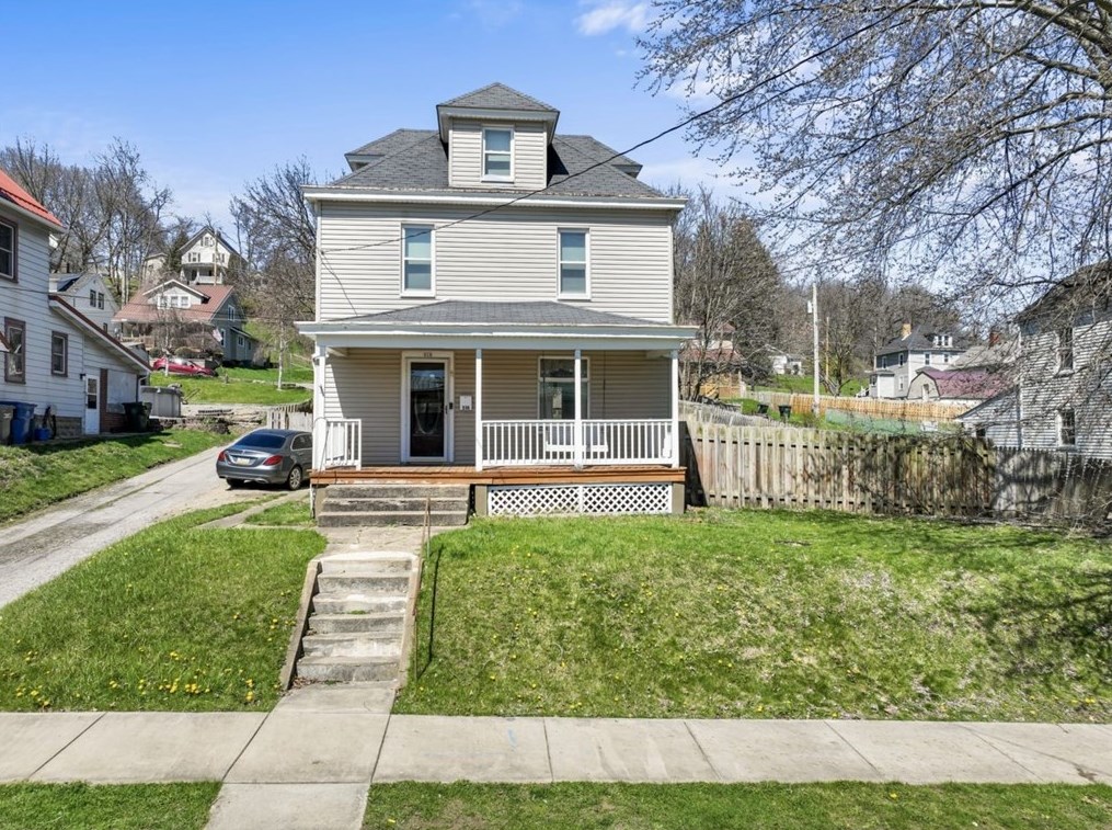 516 Orchard Ave, Ellwood City, PA 16117