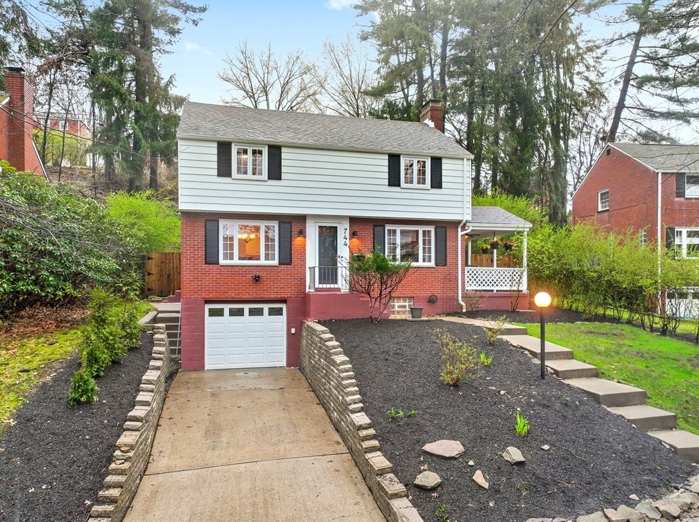 744 Hawthorne Dr, Pittsburgh, PA 15235-4147