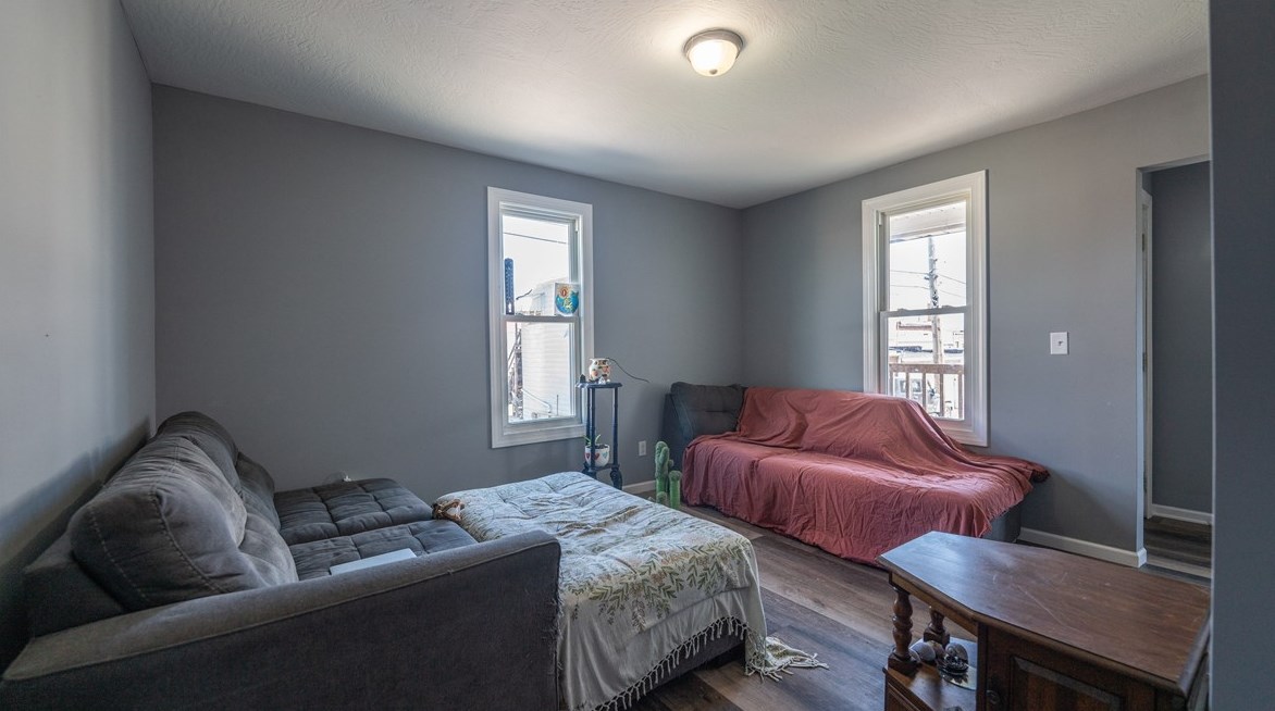 726 Bell Ave, Ellwood City, PA 16117