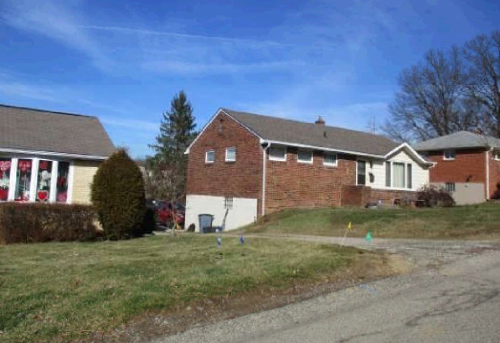 316 Saratoga Dr, Pittsburgh, PA 15236
