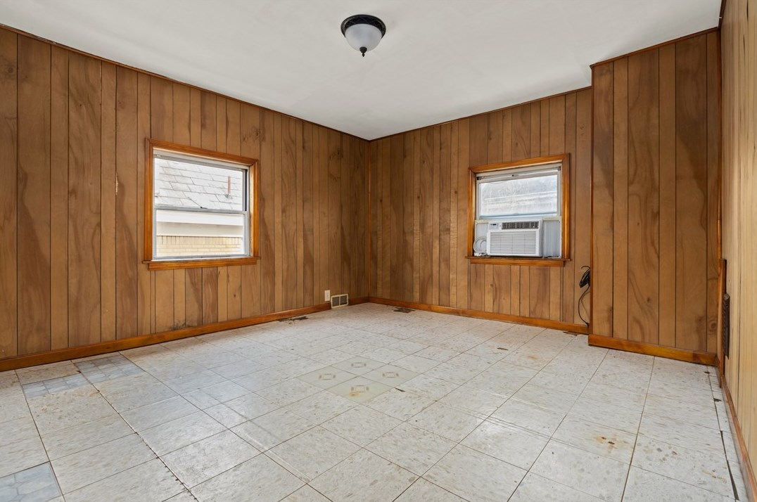 742 Mclain St, Pittsburgh PA 15210-1073 exterior