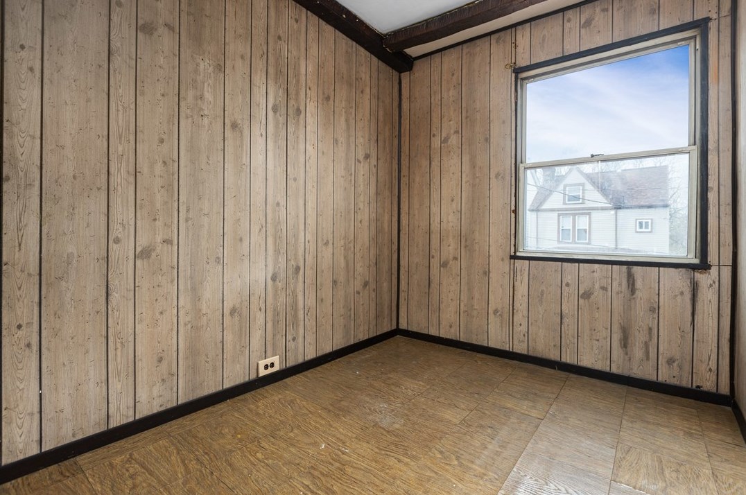 742 Mclain St, Pittsburgh PA 15210-1073 exterior