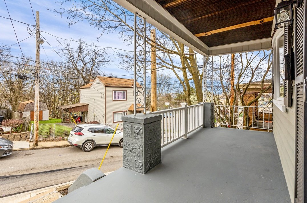 742 Mclain St, Pittsburgh PA 15210-1073 exterior