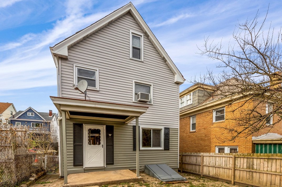 742 Mclain St, Pittsburgh PA 15210-1073 exterior