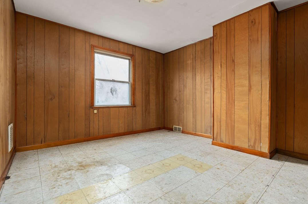 742 Mclain St, Pittsburgh PA 15210-1073 exterior