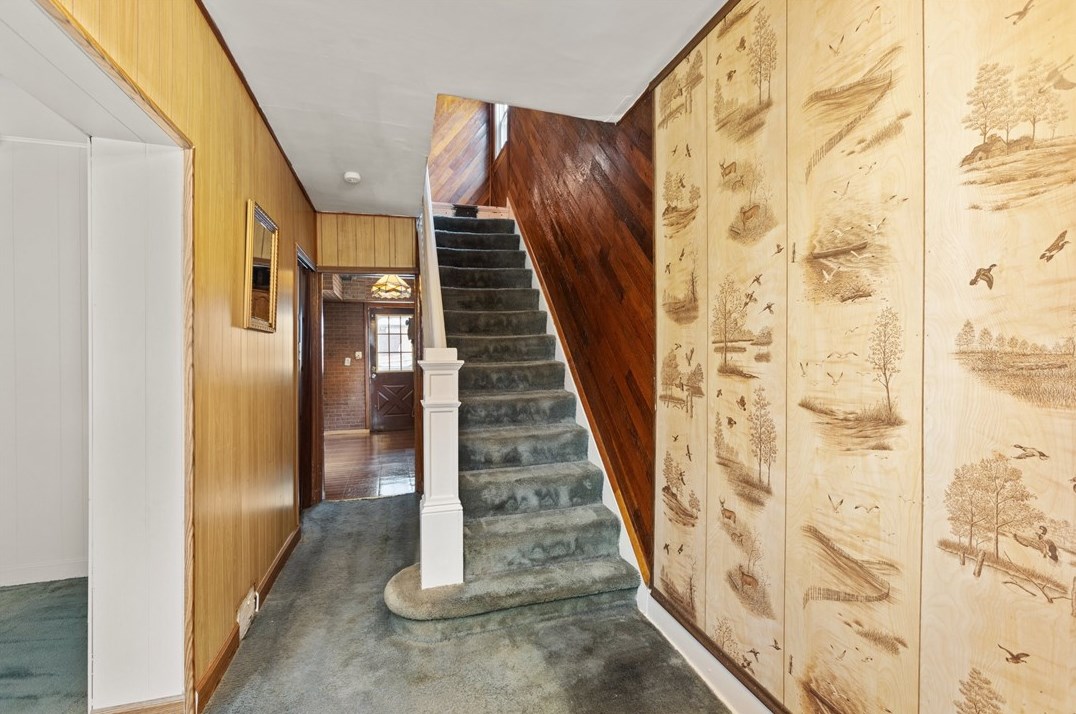 742 Mclain St, Pittsburgh PA 15210-1073 exterior