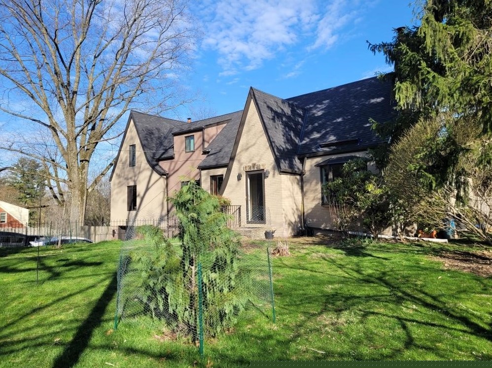 2556 Windgate Rd, Bethel Park, PA 15102-2731