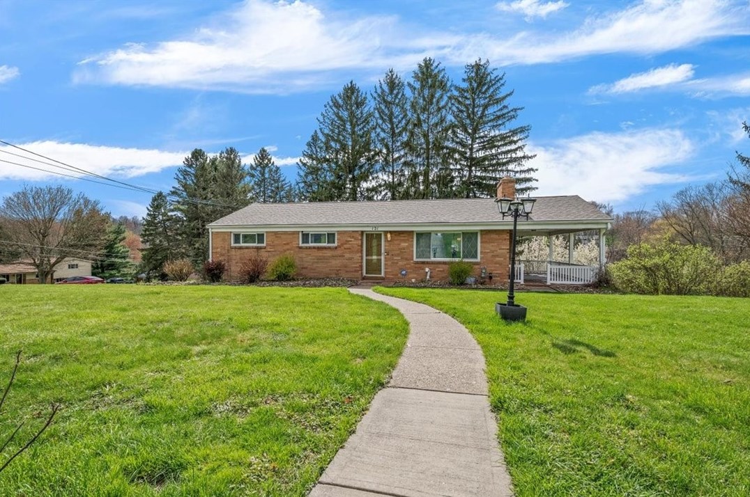 121 Marion Dr, Canonsburg, PA 15317-2921