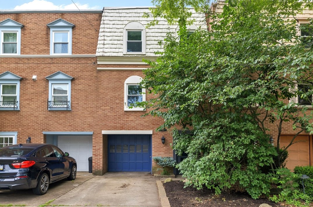 709 Clyde St, Pittsburgh PA  15213-2903 exterior