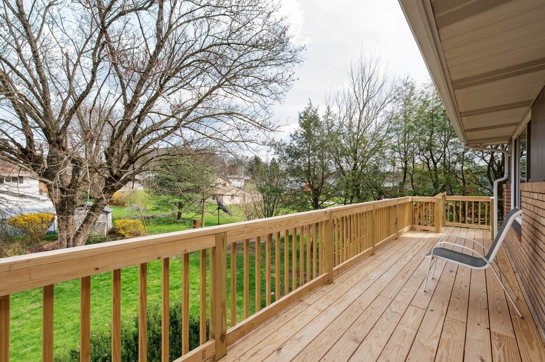 729 Brookview Dr, Greensburg PA  15601-1420 exterior