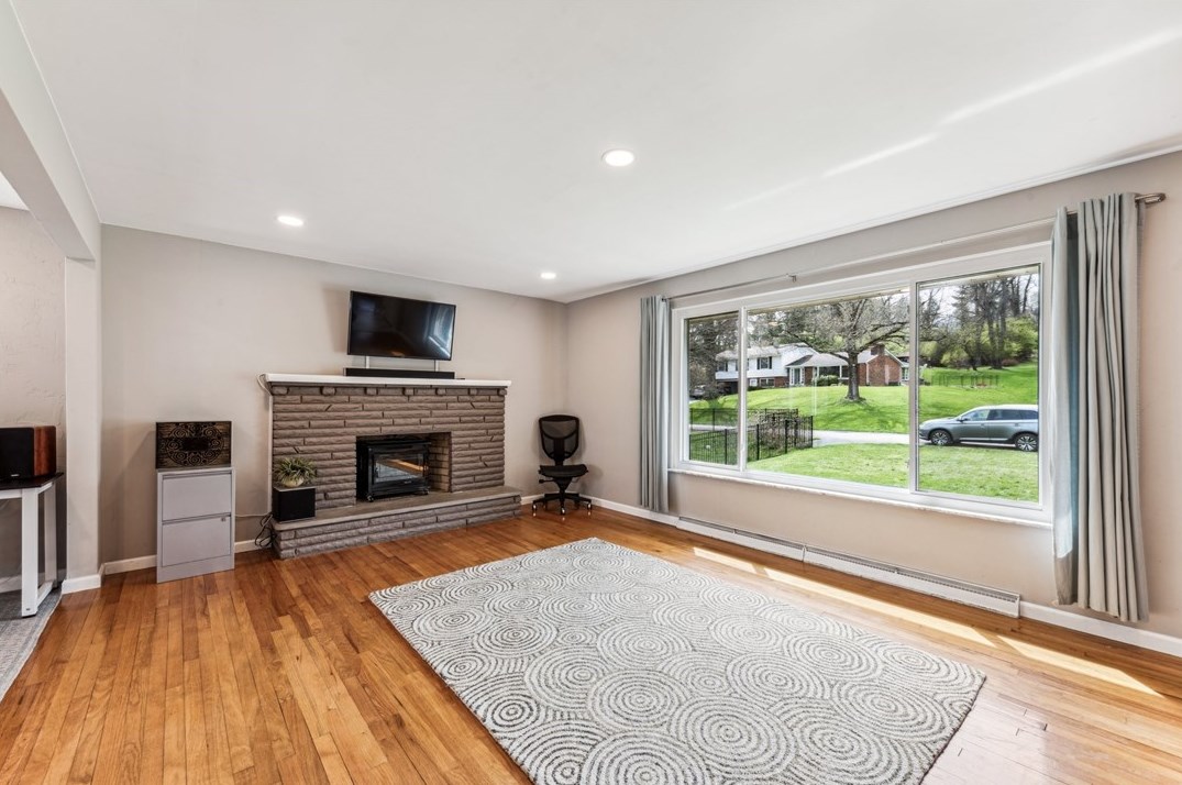729 Brookview Dr, Greensburg PA  15601-1420 exterior