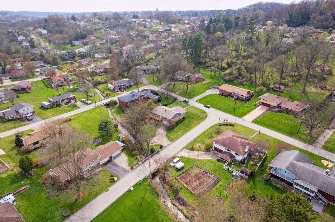 729 Brookview Dr, Greensburg PA  15601-1420 exterior