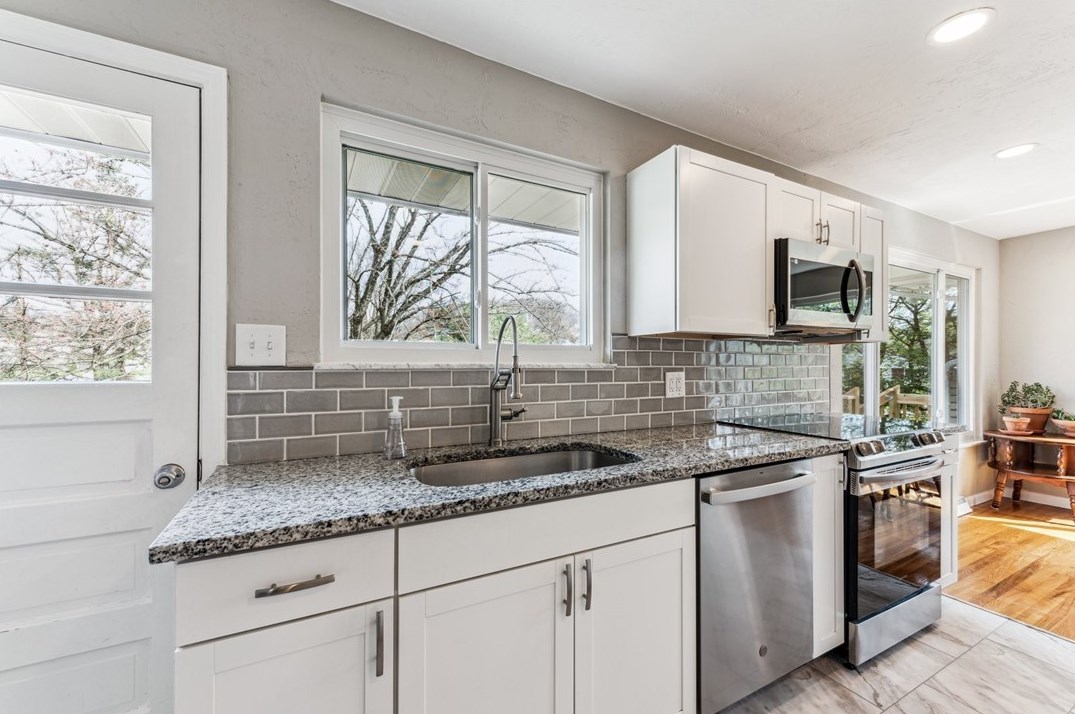 729 Brookview Dr, Greensburg PA  15601-1420 exterior