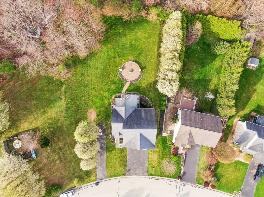 118 Edgewood Dr, New Stanton, PA 15672