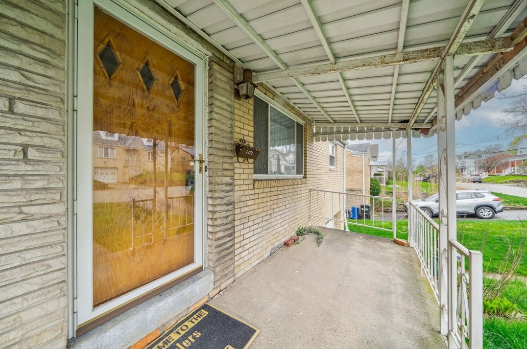 1421 Hyde St, Pittsburgh, PA 15205-3949