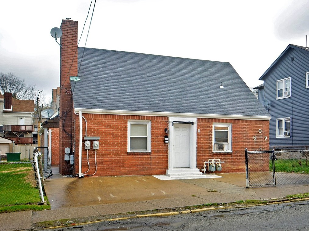 609 Wallace Ave, Pittsburgh, PA 15221-2047