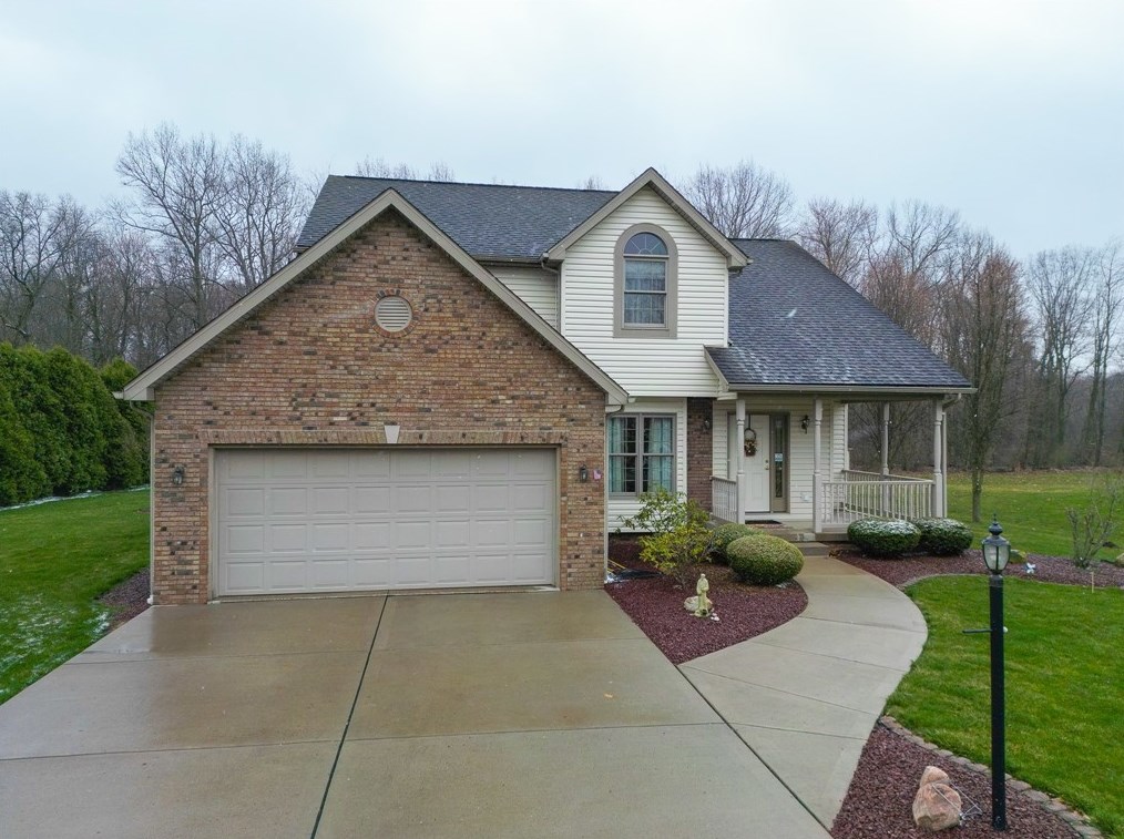 120 Fireside Dr, New Castle, PA 16105-1348