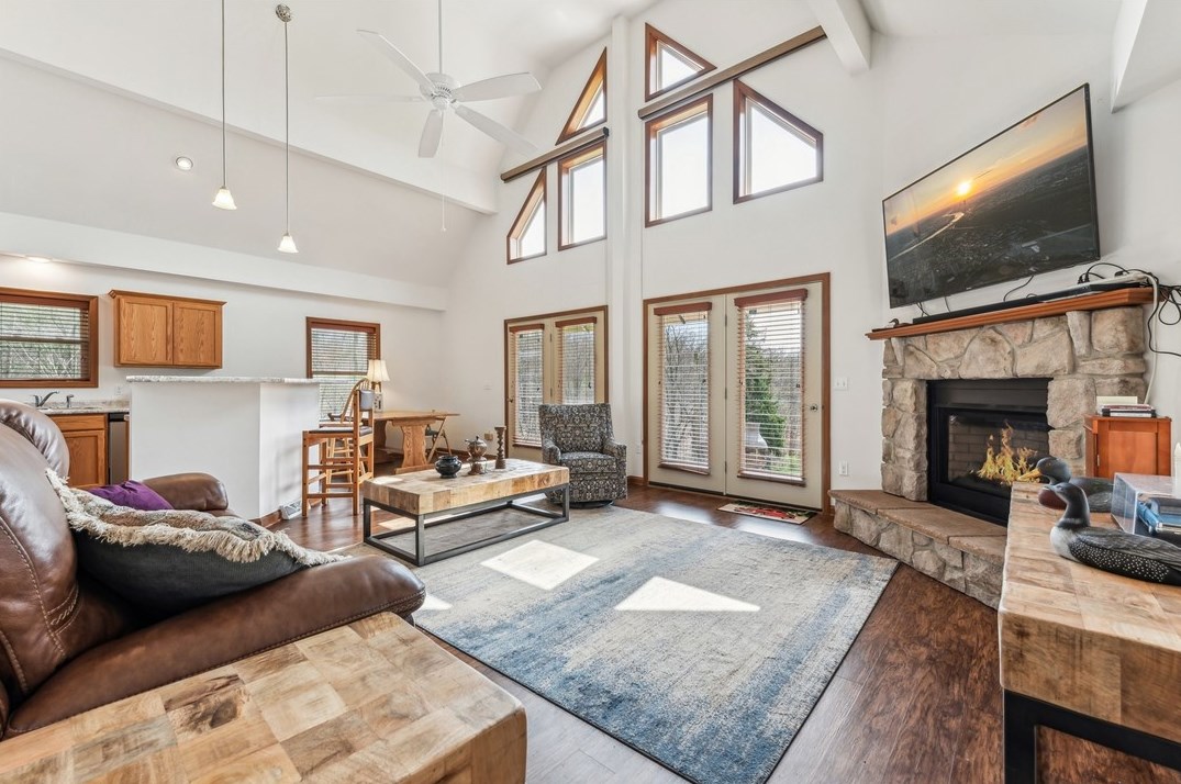 1682 Coulter Rd, Apollo, PA 15613-8905