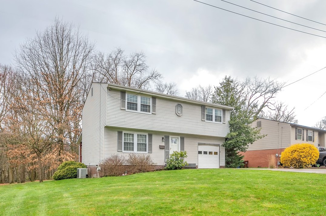 3122 Wentworth Dr, New Kensington, PA 15068-3425