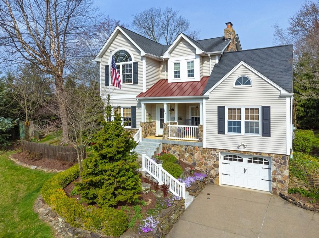 1075 Renton Rd, Pittsburgh, PA 15239-1541